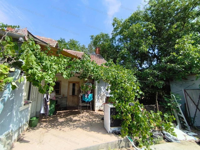 Eladó családi ház, Abonyban 21.9 M Ft, 2 szobás