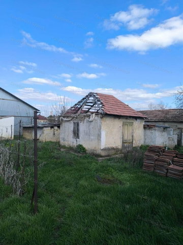 Eladó családi ház, Tiszaföldváron 29.999 M Ft, 5 szobás