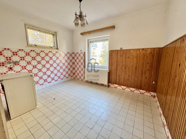 Eladó családi ház, Bugyin 69.9 M Ft, 6 szobás
