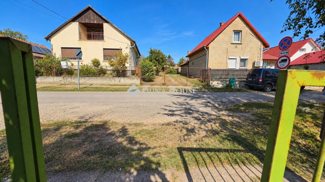 Eladó családi ház, Úrin, Ady Endre utcában 35 M Ft, 1 szobás