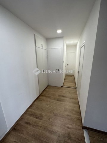 Eladó panellakás, Pécsett 59.5 M Ft, 3 szobás