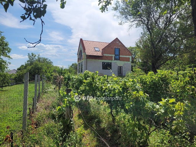 Eladó családi ház, Balatonalmádiban 158 M Ft, 3+2 szobás