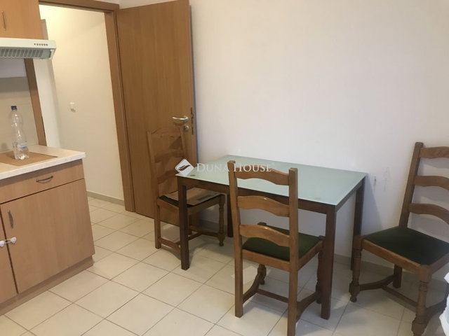 Eladó panellakás, Táborfalván 29.9 M Ft, 2 szobás
