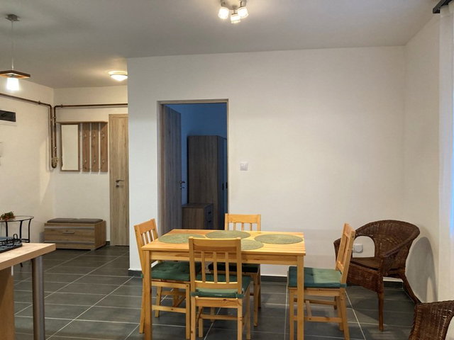 Kiadó téglalakás, albérlet, Pécsett, Gyula utcában, 1+1 szobás
