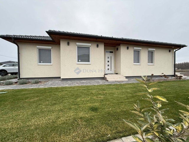Eladó családi ház, Kecskeméten 119 M Ft, 4 szobás