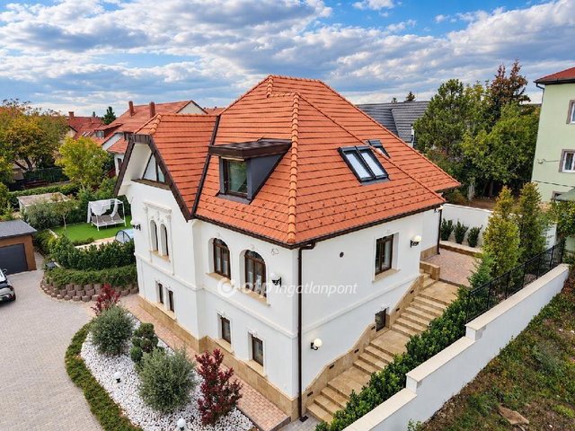 Eladó családi ház, Balatonfüreden 949 M Ft, 6 szobás
