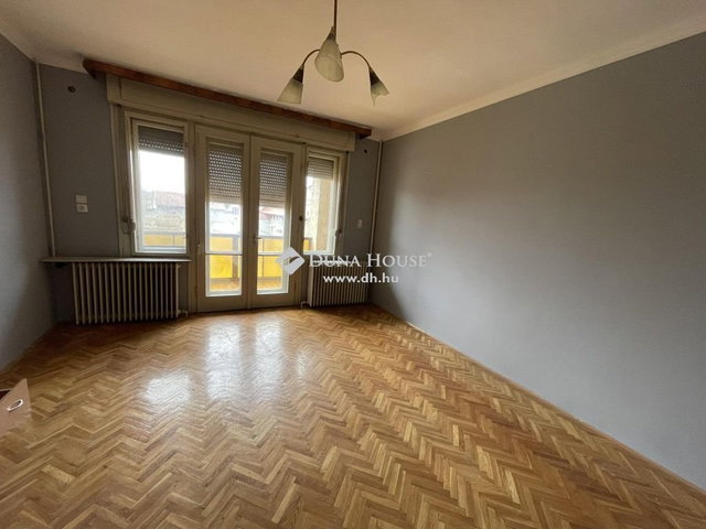 Eladó családi ház, Nagykőrösön 60 M Ft, 5 szobás