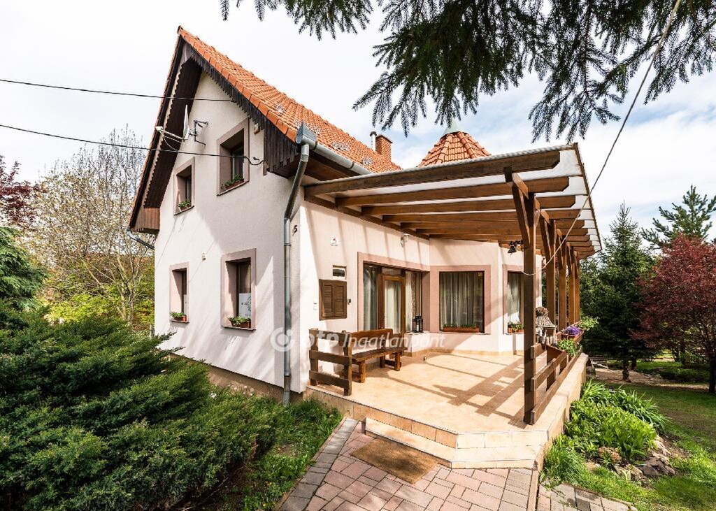 9 bed · 275m² · 145.000.000 ft