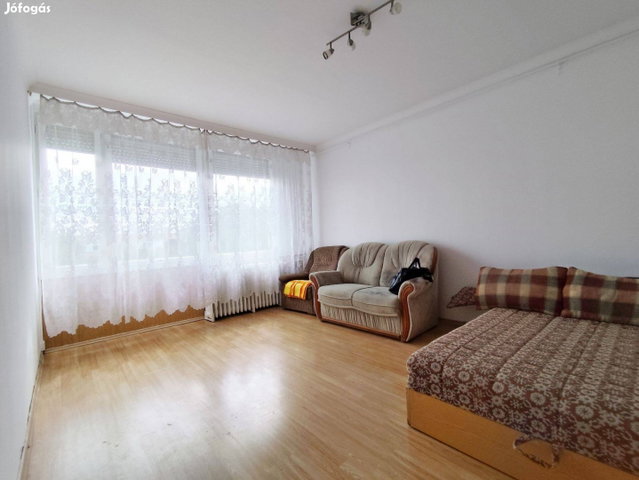 Eladó téglalakás, Dombóváron 25 M Ft, 2 szobás