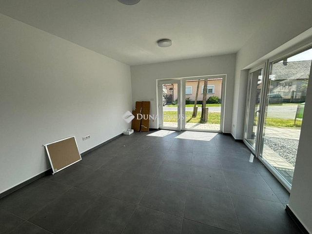 Eladó iroda, Csornán 25.9 M Ft / költözzbe.hu