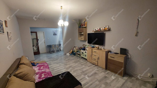 Eladó panellakás, Tatabányán 32.5 M Ft, 2 szobás