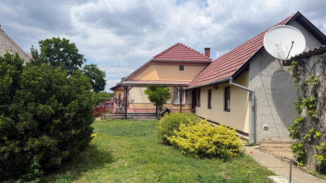 Eladó családi ház, Baján 40 M Ft, 3 szobás