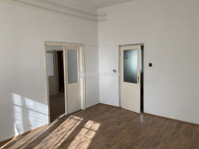 Eladó üzlethelyiség, Nyíregyházán 27.99 M Ft, 2 szobás