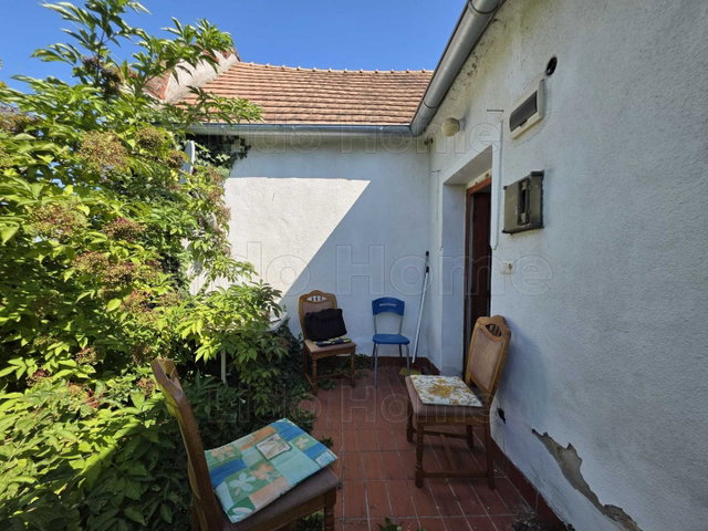Eladó családi ház, Keszthelyen 69.99 M Ft, 3+1 szobás