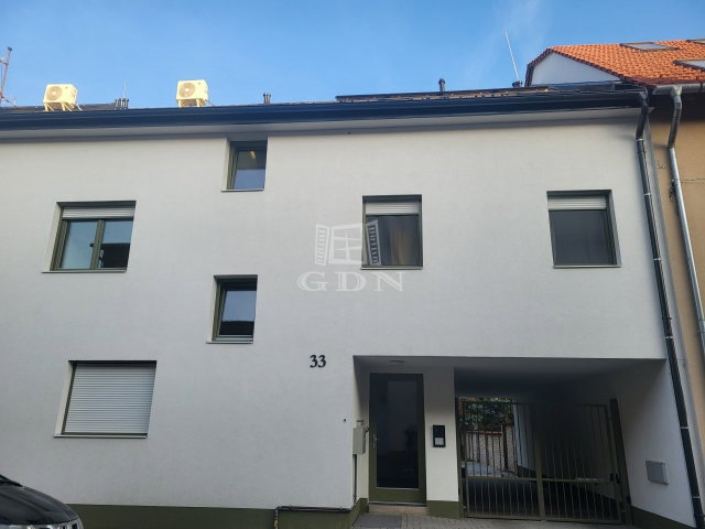 Eladó téglalakás, Szombathelyen 93.5 M Ft, 4 szobás