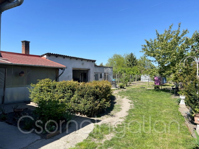 Eladó családi ház, Bősárkányon 49 M Ft, 2 szobás