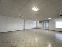 Kiadó üzlethelyiség, Kaposváron, Petőfi téren 400 E Ft / hó