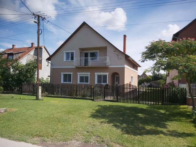 Eladó családi ház, Kisteleken 128 M Ft, 6 szobás