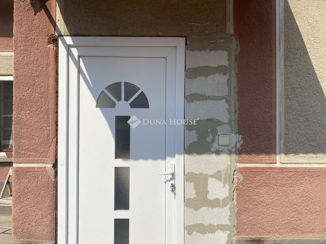 Eladó családi ház, Szalkszentmártonon 35 M Ft, 2 szobás