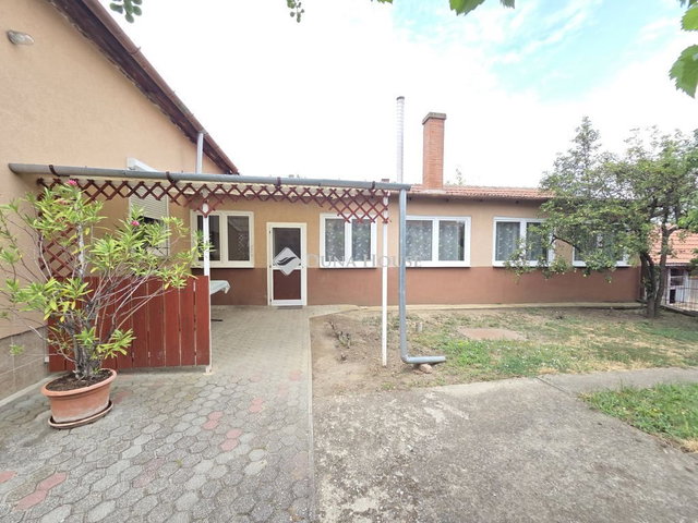 Eladó családi ház, Tiszapüspökin 28.5 M Ft, 4 szobás