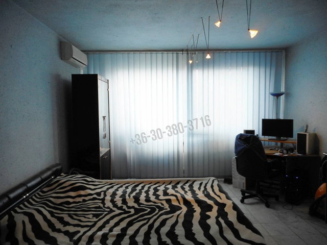 Eladó panellakás, Dunaújvárosban 23.99 M Ft, 1 szobás