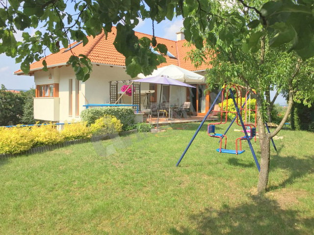 Kiadó családi ház, albérlet, III. kerületben, Jablonka úton