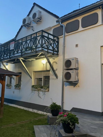 Eladó nyaraló, Balatonfenyvesen 309 M Ft, 8 szobás