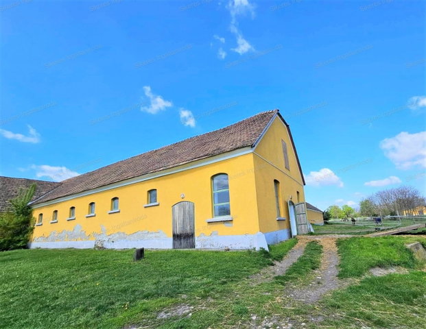 Eladó mezogazdasagi ingatlan, Környén 270 M Ft