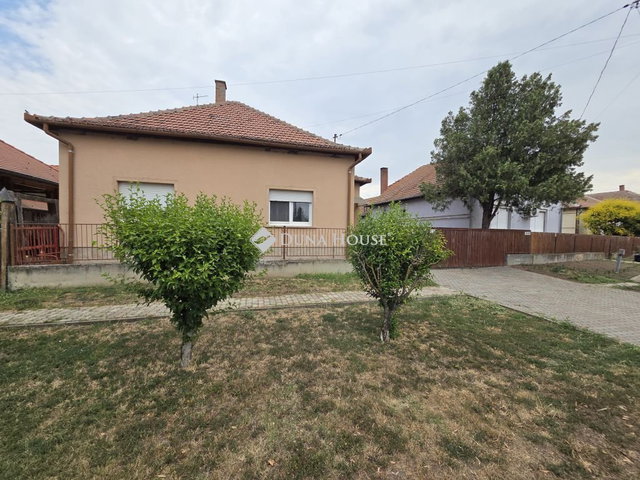 Eladó családi ház, Tiszapüspökin 28.5 M Ft, 4 szobás