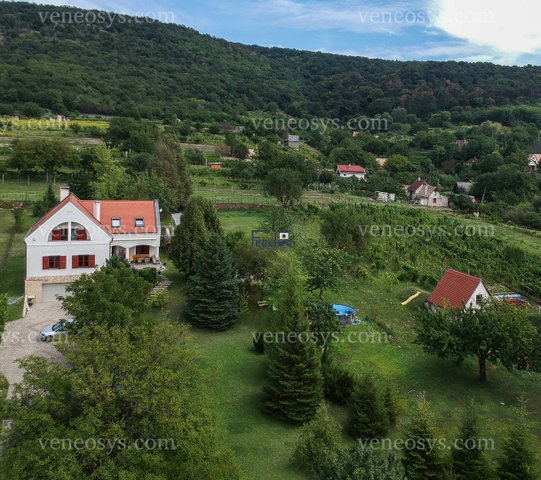 Eladó családi ház, Bajon 345 M Ft, 6 szobás
