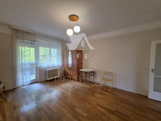 Eladó téglalakás, Szolnokon 31.9 M Ft, 2 szobás