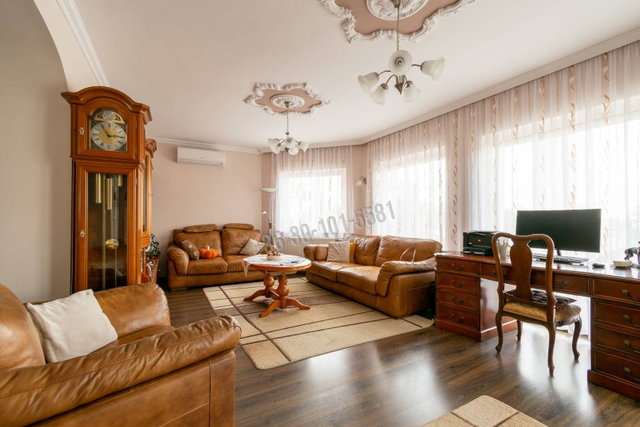Eladó családi ház, Sopronban 299 M Ft, 8 szobás
