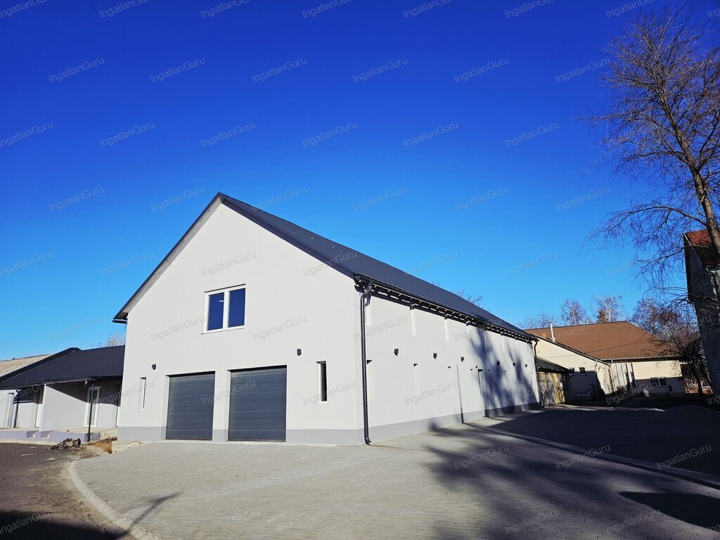 378m² · 141.000 ft