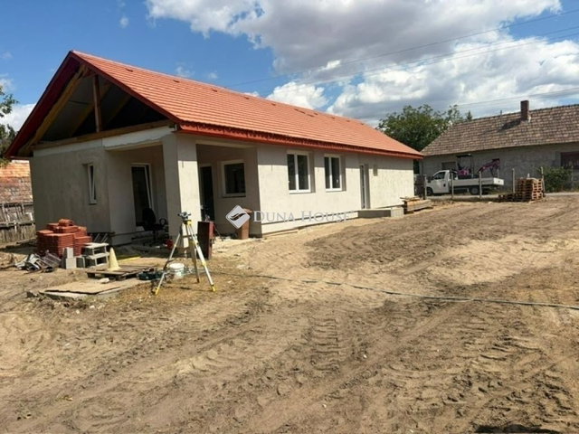 Eladó családi ház, Nyáregyházán 79 M Ft, 4 szobás