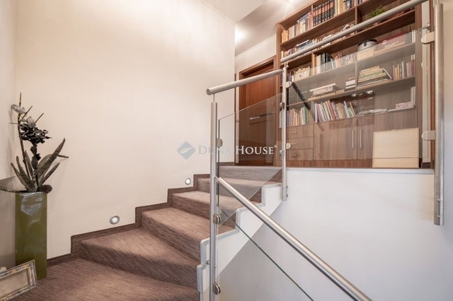 Eladó családi ház, Kecskeméten 330 M Ft, 5 szobás