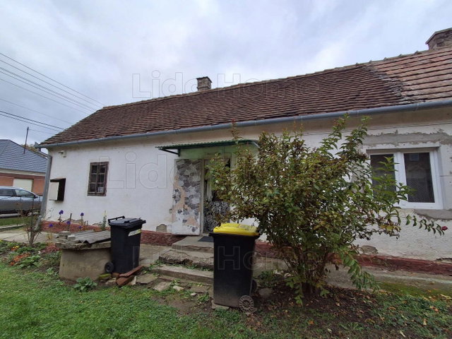 Eladó családi ház, Fityeházon 12 M Ft, 2 szobás