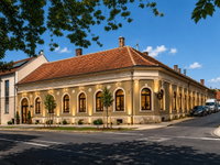 Eladó családi ház, Tapolcán 190 M Ft, 10 szobás