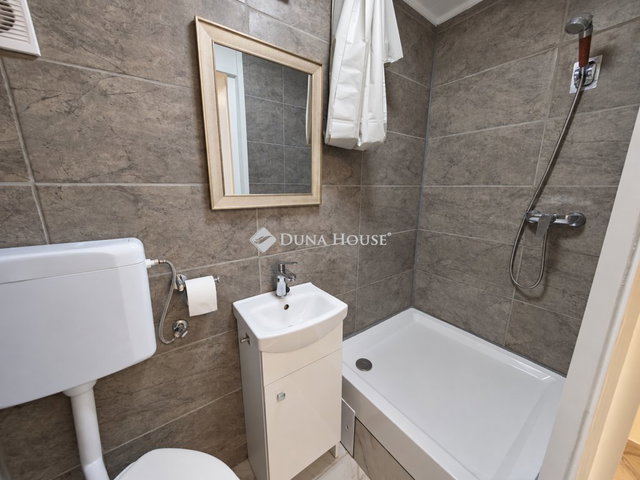 Eladó téglalakás, Dunakeszin, Határ utcában 59 M Ft, 2 szobás