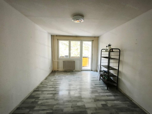 Eladó panellakás, Tatabányán 35.4 M Ft, 2 szobás