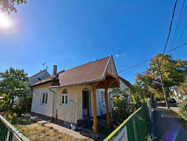 Eladó családi ház, Budapesten, XV. kerületben 72 M Ft, 1 szobás