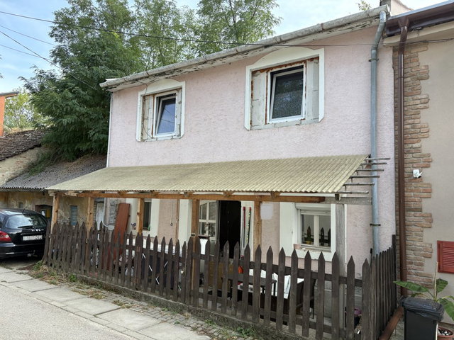 Eladó családi ház, Esztergomban 28 M Ft, 3 szobás