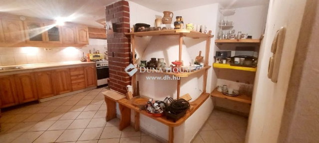 Eladó nyaraló, Sukorón 49 M Ft, 5 szobás / költözzbe.hu
