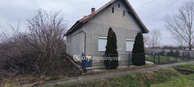 Eladó családi ház, Füzesgyarmaton 10.5 M Ft, 2 szobás