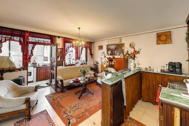 Eladó családi ház, Lakitelken 74.99 M Ft, 9 szobás