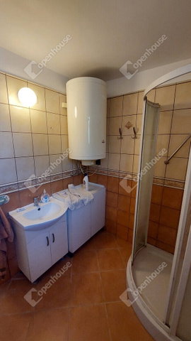 Eladó családi ház, Oroszlányban 54.9 M Ft, 2+1 szobás