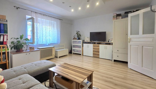 Eladó családi ház, Szakonyon 30 M Ft, 2 szobás