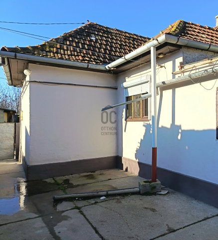Eladó családi ház, Cegléden 27.9 M Ft, 3 szobás