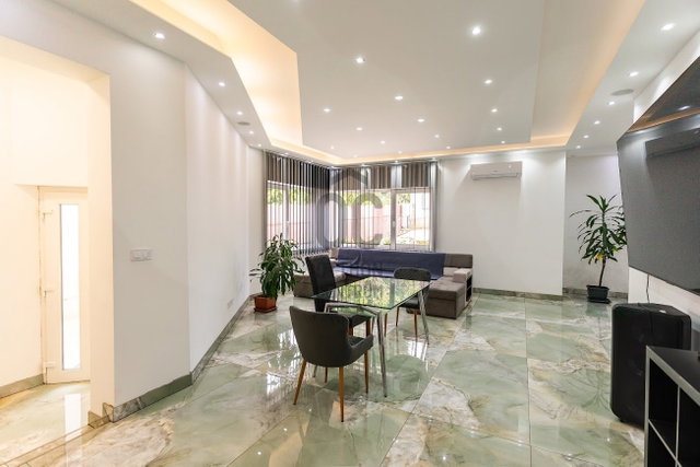 Eladó családi ház, Pilisborosjenőn 350 M Ft, 4 szobás