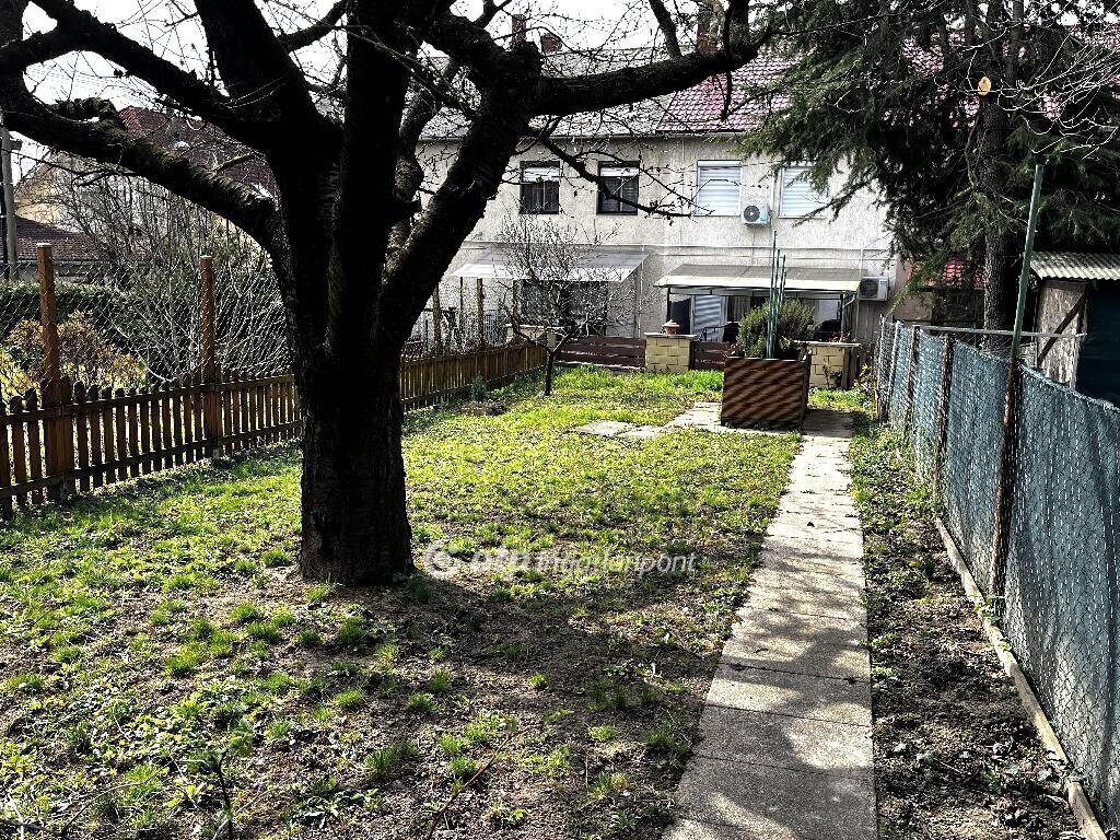 3 bed · 143m² · 75.700.000 ft