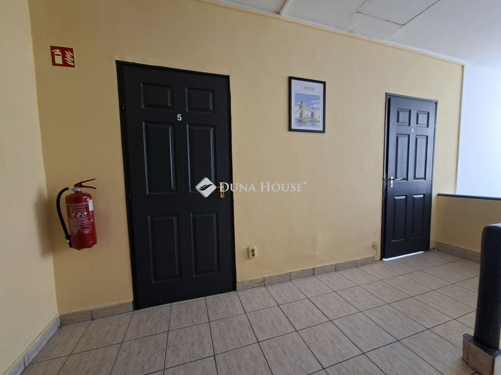 5 bed · 141m² · 1.345.500 ft